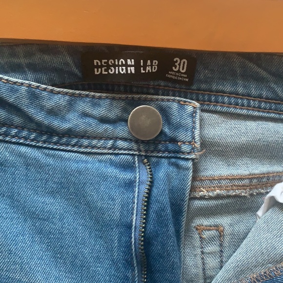 Design Lab size 30 light wash pearl encrusted jean - Picture 5 of 6